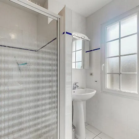 3 Bedroom Stunning In Ecuras