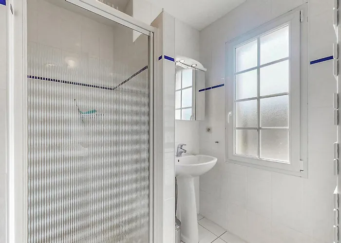 3 Bedroom Stunning In Ecuras