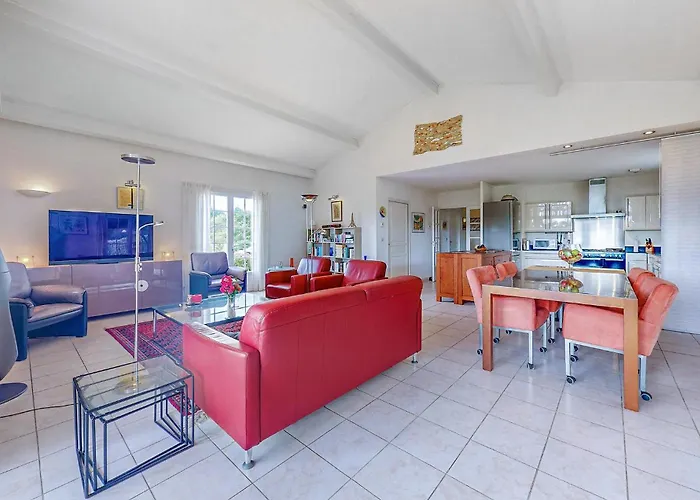 Holiday home 3 Bedroom Stunning In Ecuras